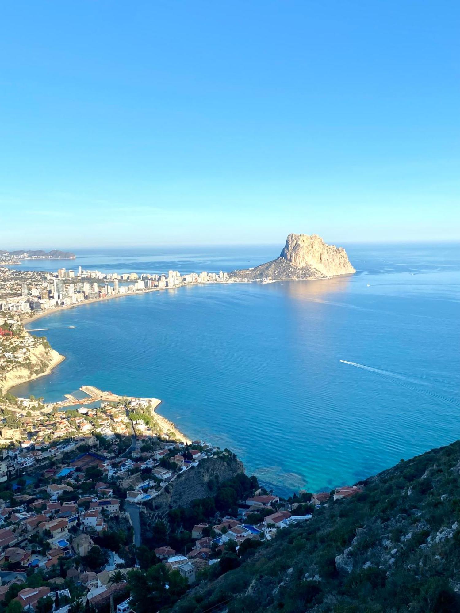Natalie Calpe Sun 100M To The Beach Center Экстерьер фото