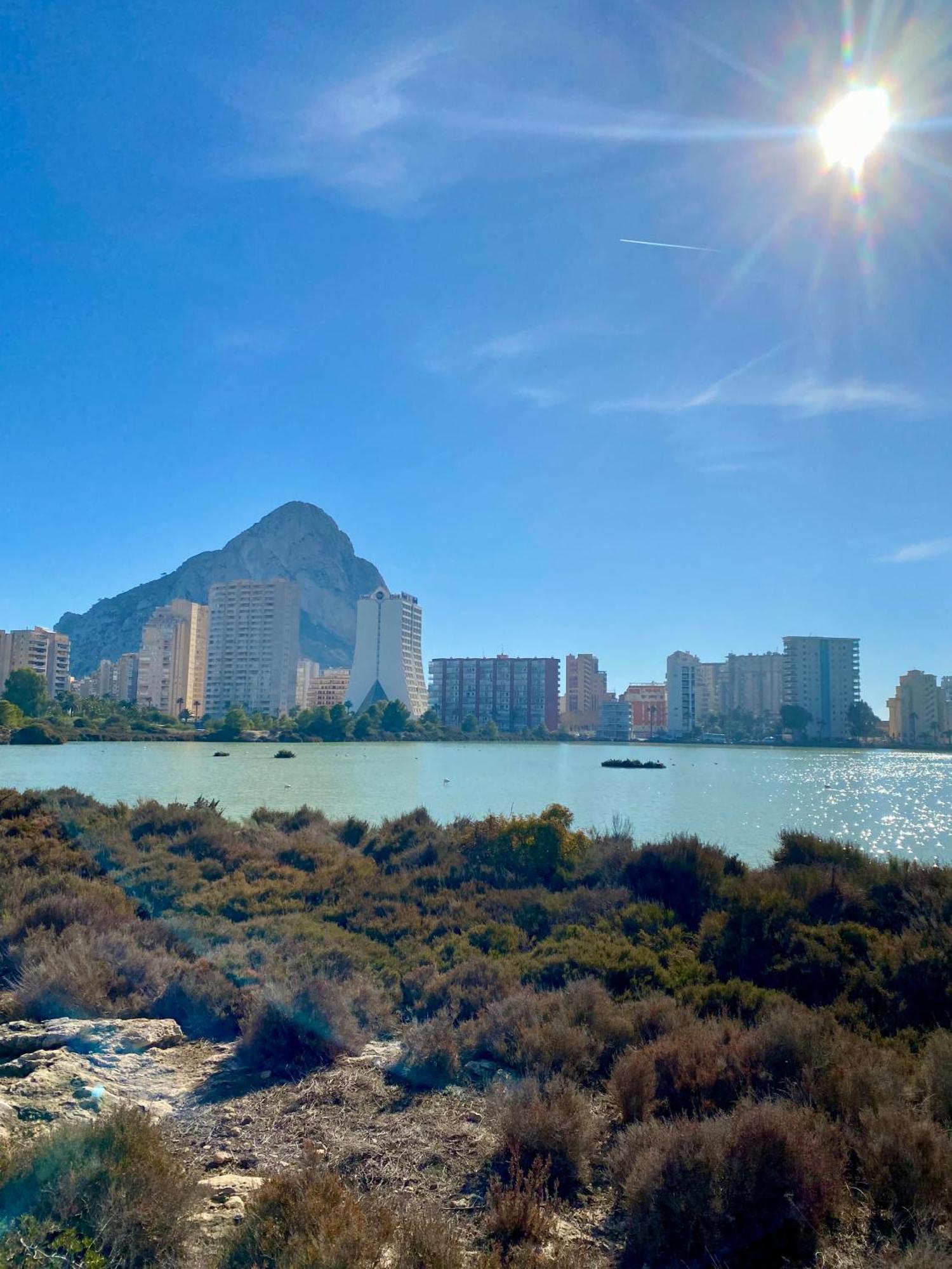 Natalie Calpe Sun 100M To The Beach Center Экстерьер фото
