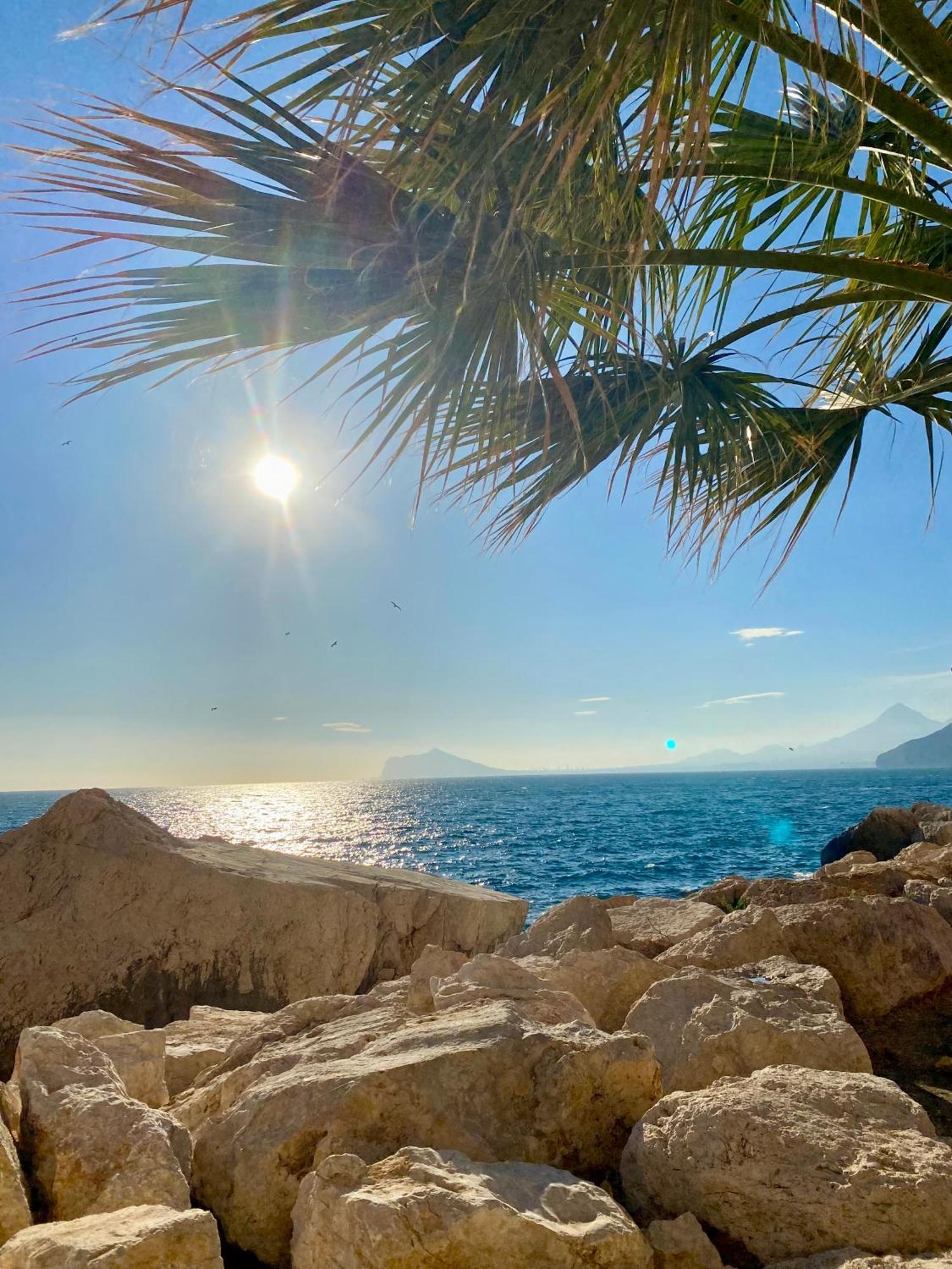 Natalie Calpe Sun 100M To The Beach Center Экстерьер фото