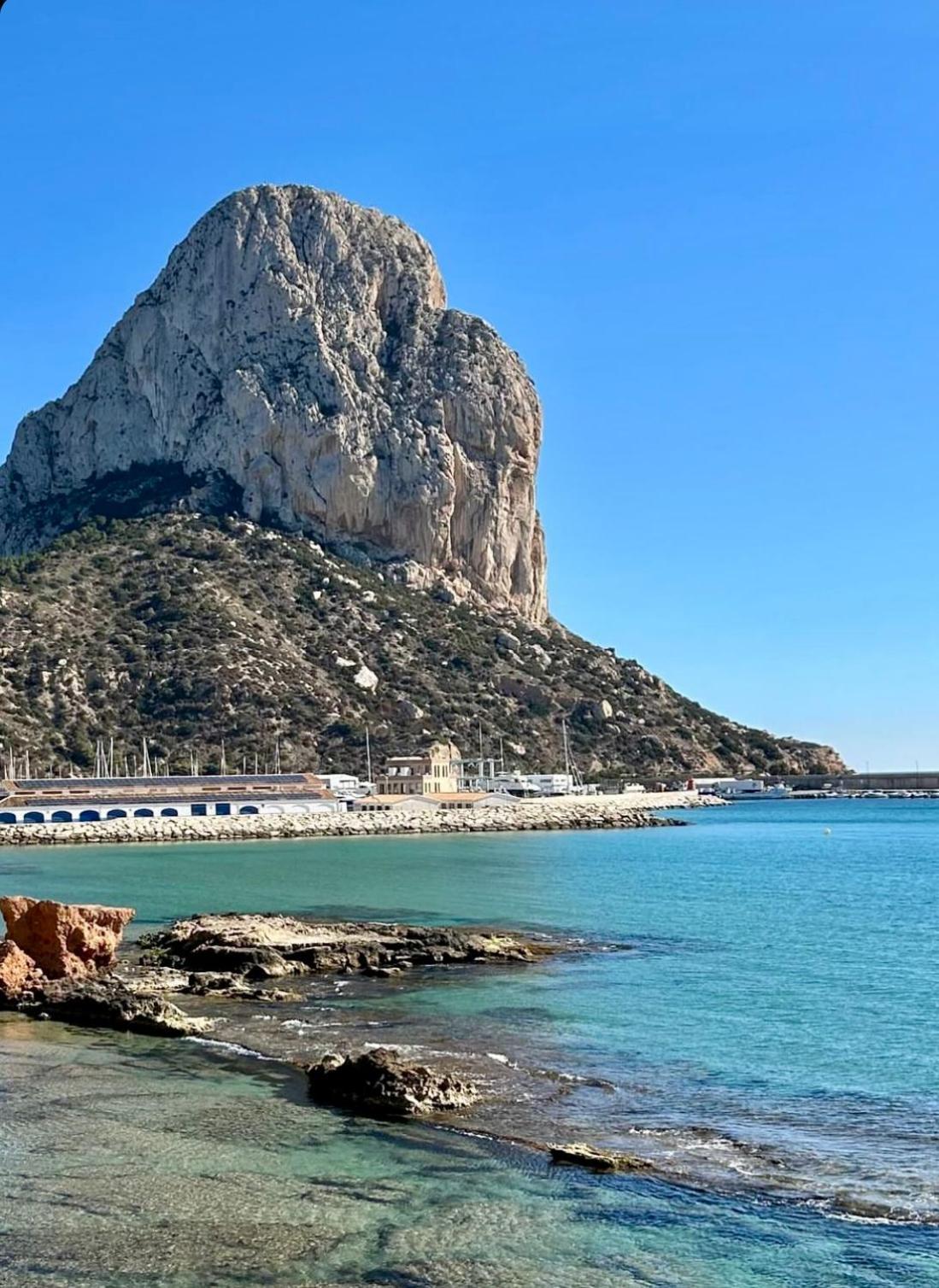 Natalie Calpe Sun 100M To The Beach Center Экстерьер фото