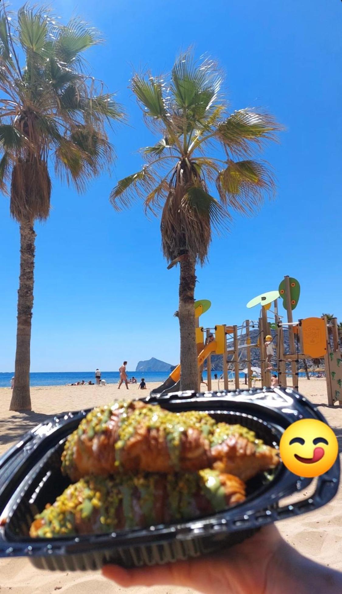 Natalie Calpe Sun 100M To The Beach Center Экстерьер фото