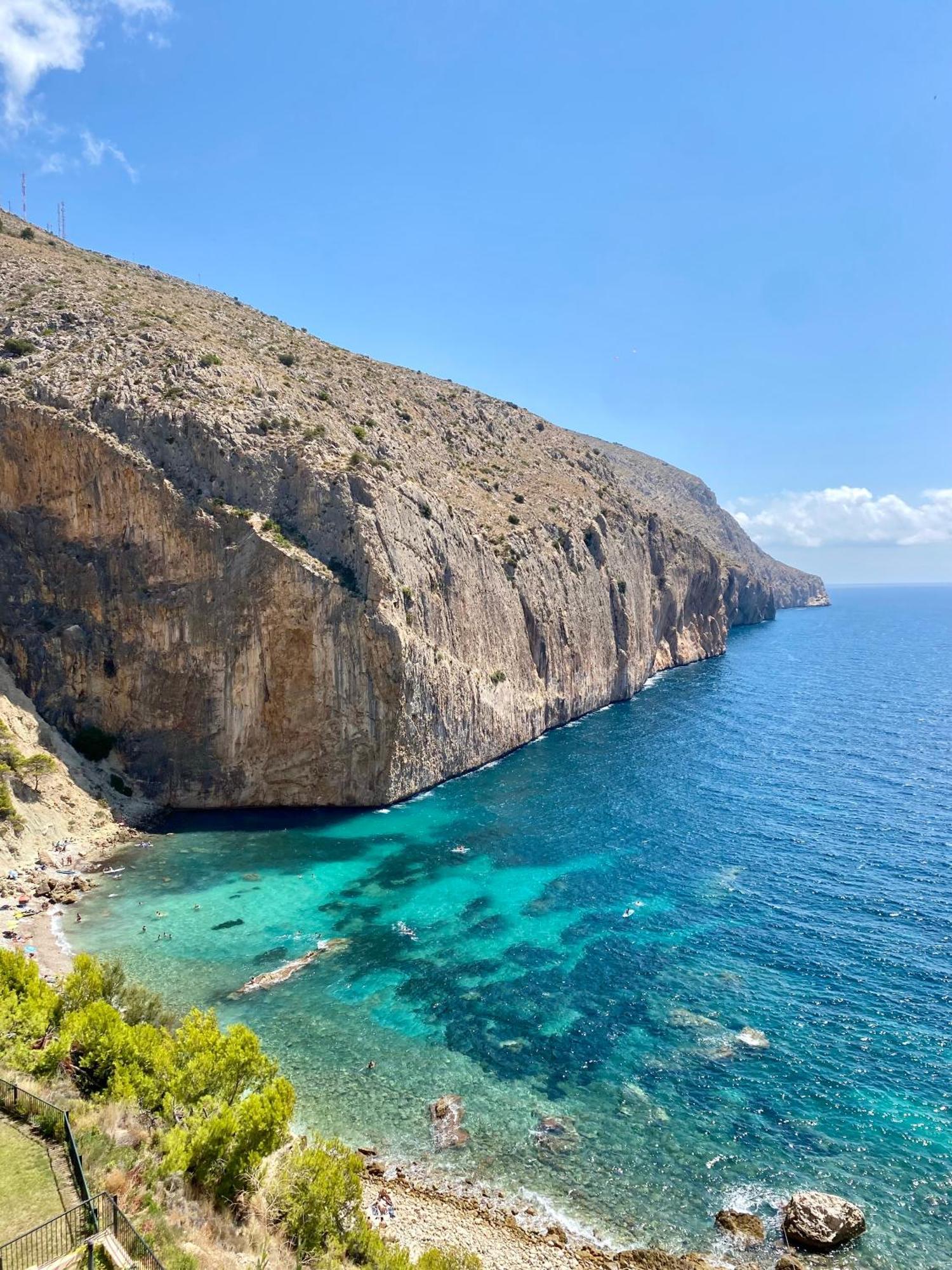 Natalie Calpe Sun 100M To The Beach Center Экстерьер фото