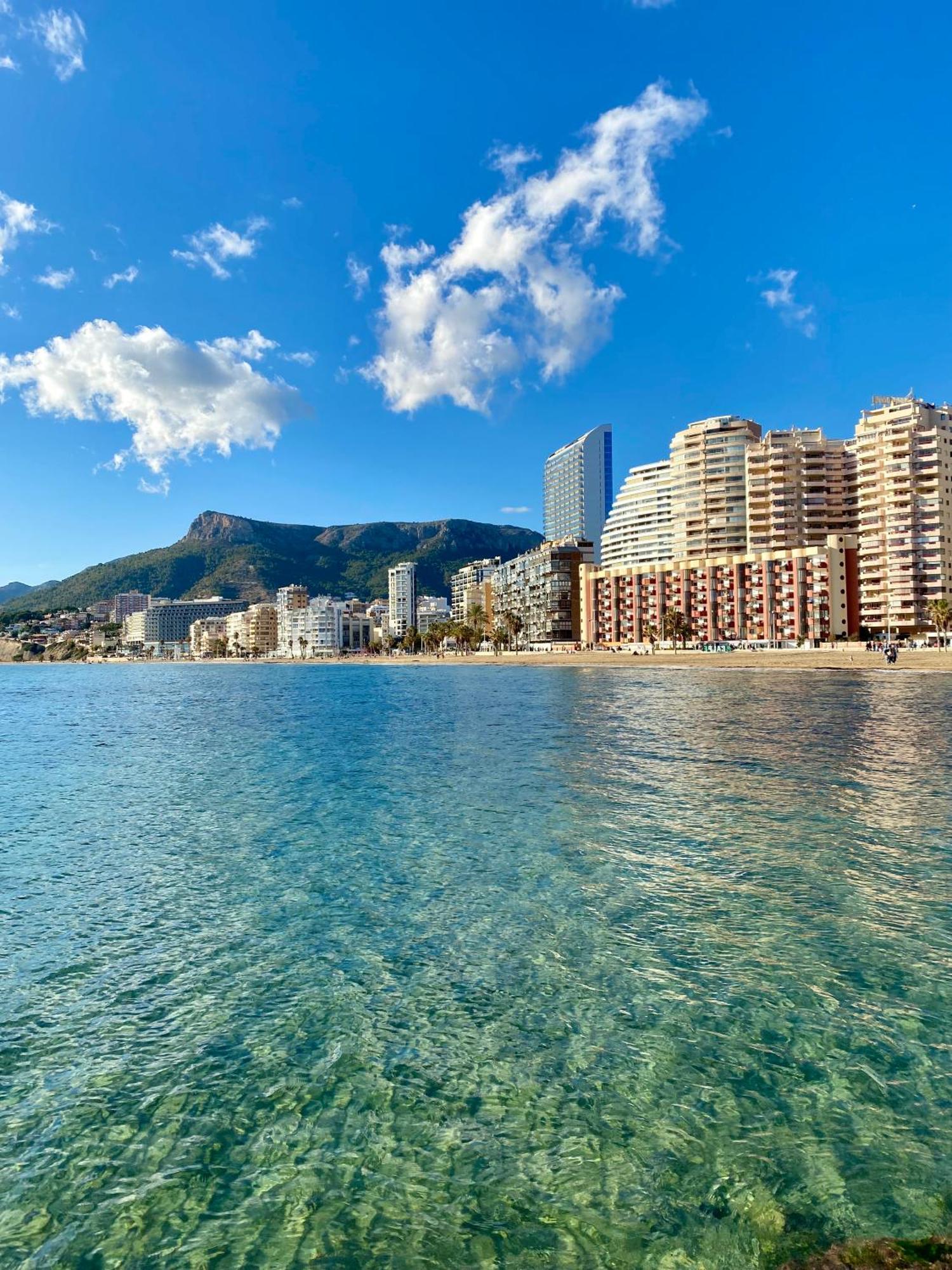 Natalie Calpe Sun 100M To The Beach Center Экстерьер фото