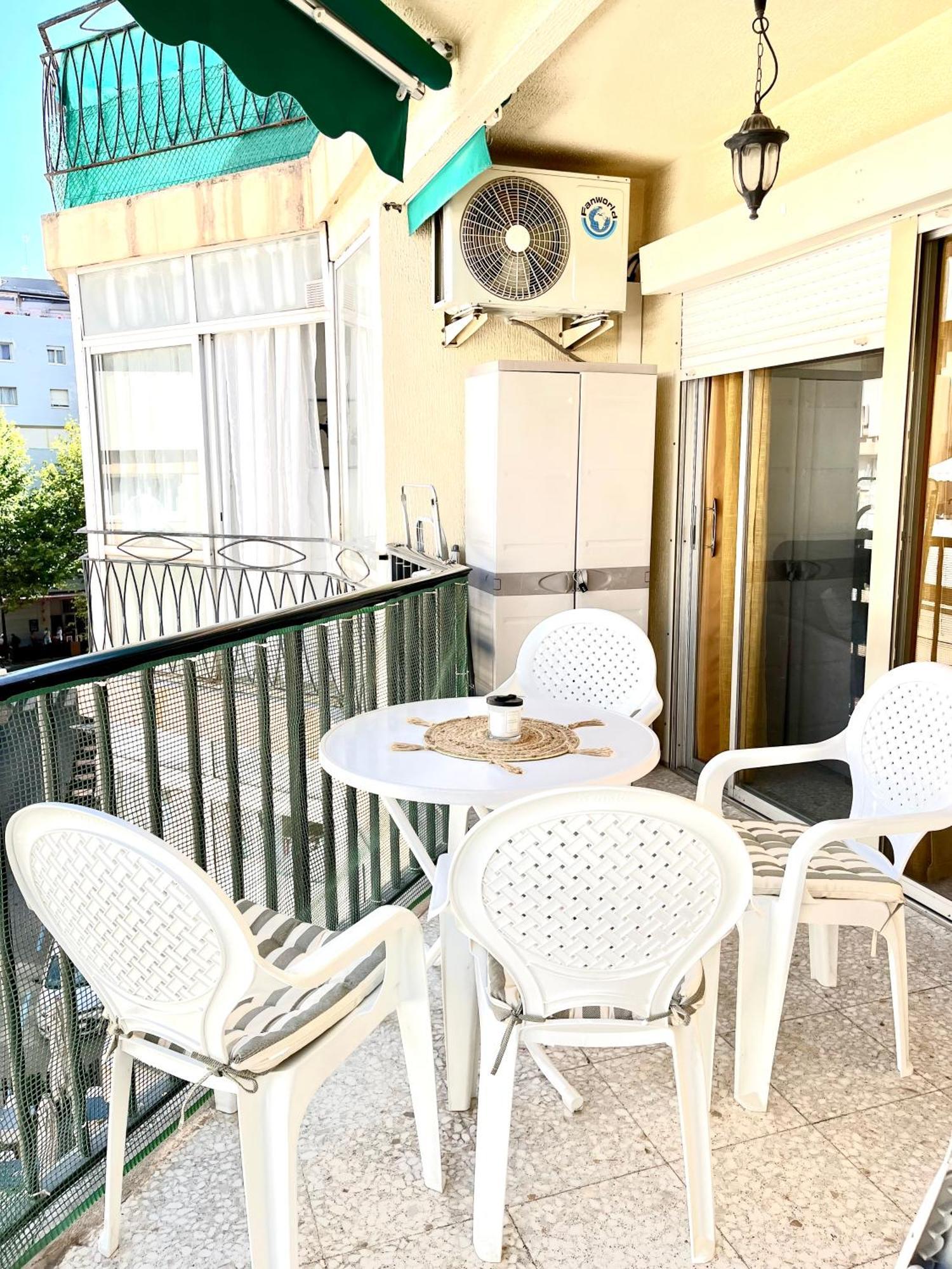 Natalie Calpe Sun 100M To The Beach Center Экстерьер фото
